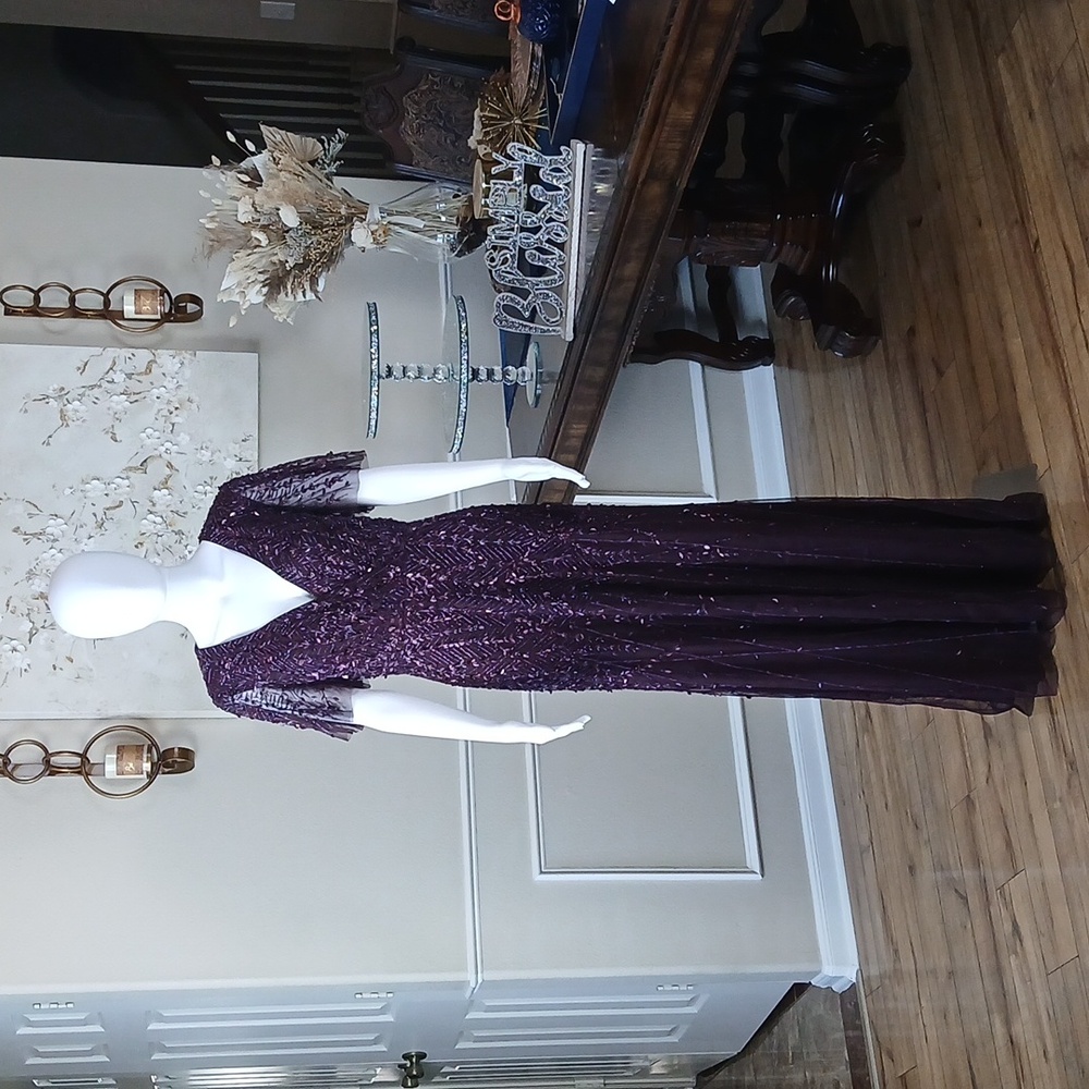 Mac Duggal Purple Embellished Flutter Sleeve Formal Floor-Length Gown. Size 6 - Picture 7 of 17